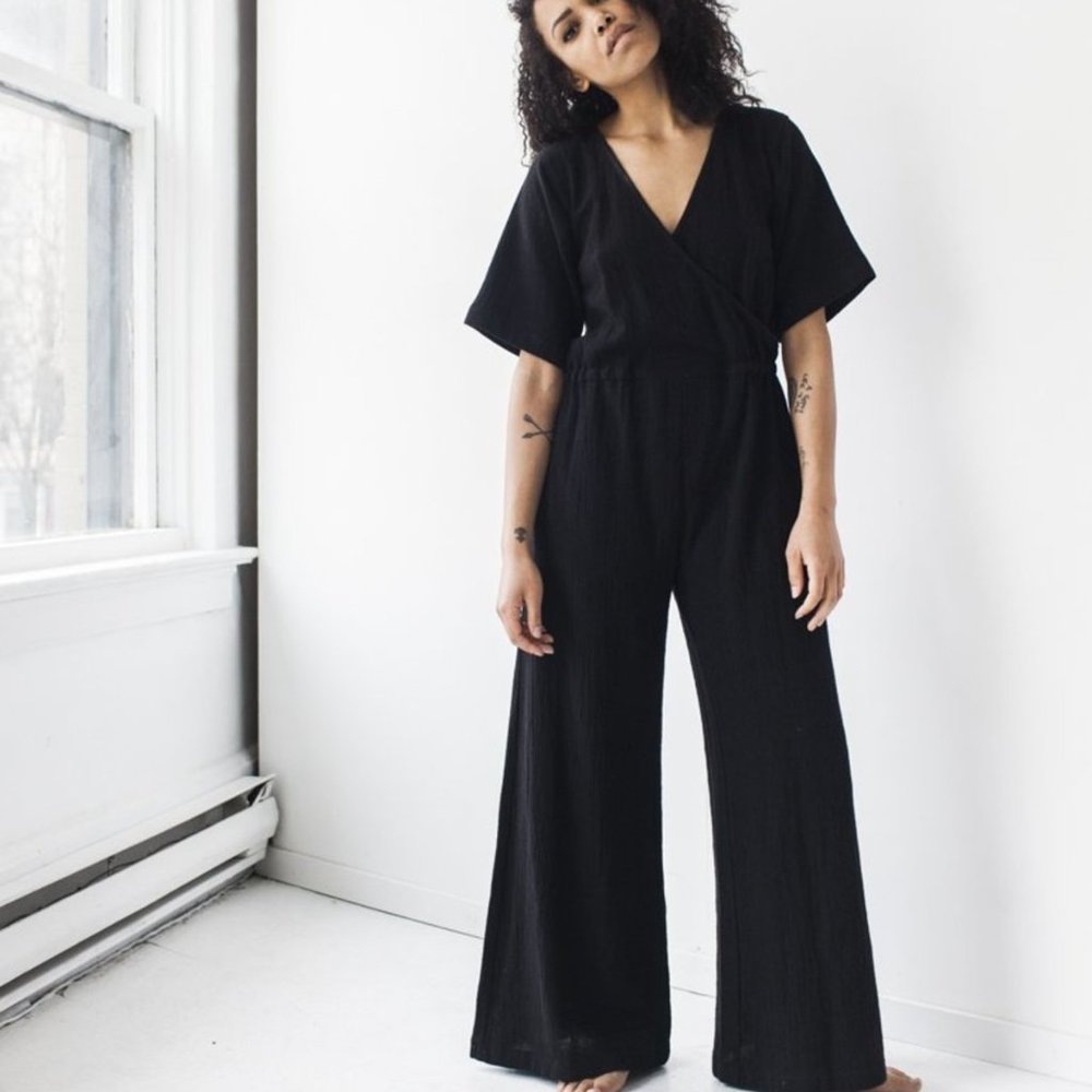 esby apparel | black duffy jumper